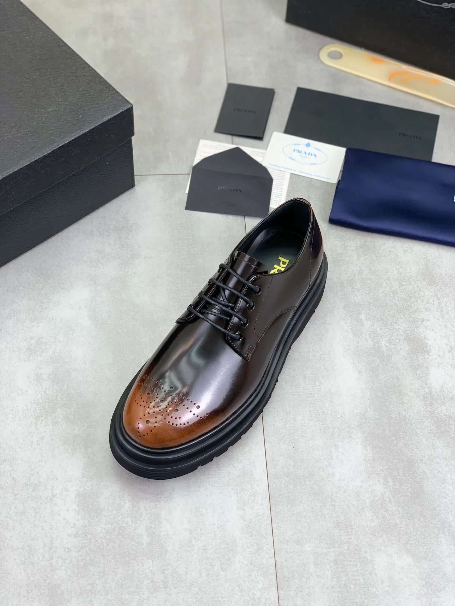 Factory price P880 💰Original quality, top version🔱 ＰＲＡＤＡ——Prada. Men's business casual leather shoes, top quality products. 1:1 shipment ⬆️Luxurious and noble👞All imported original color-rubbed open edge beads, just to create a more comfortable wearing body Tested, upper: original comfortable open-edge bead-rubbed calf leather ➕Top imported water-dyed full cow lining, original light and comfortable TPU foam combination bottom ✔️Code number: 39-44 (38.45 can be customized)